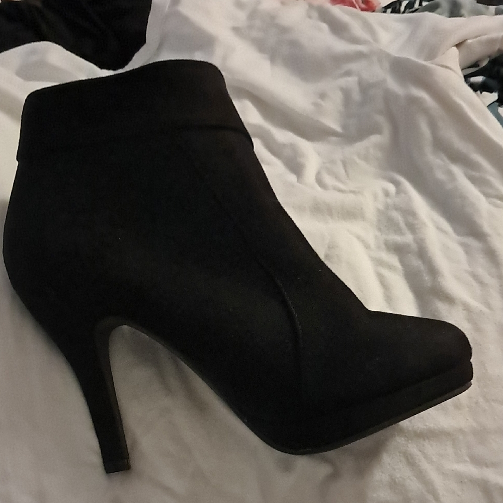Elegant Black Ankle Boots